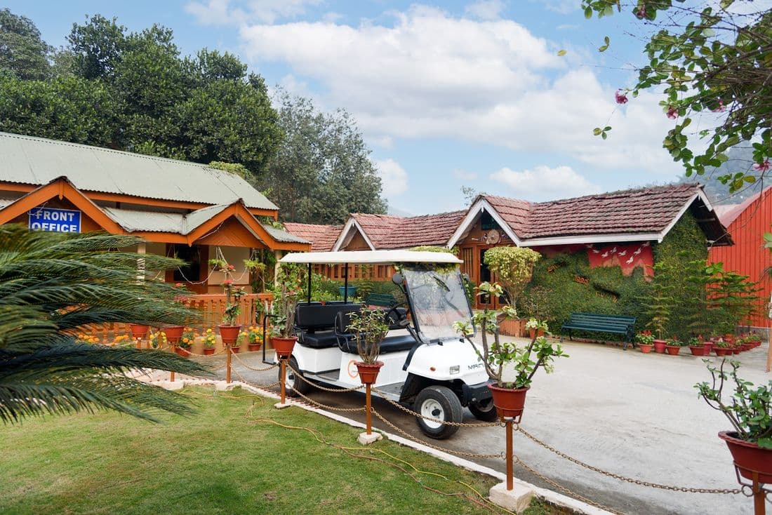 Cottages and grounds at the resort entrance